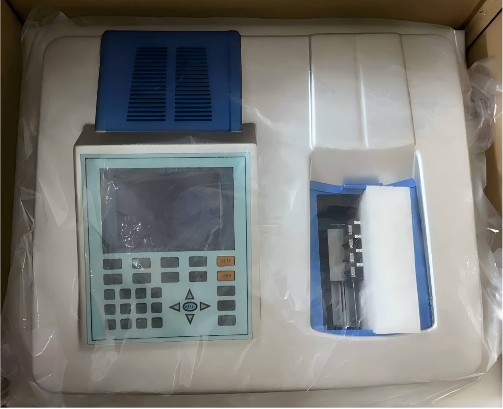 DU 8800R Split Double Beam UVVIS Spectrophotometer 1