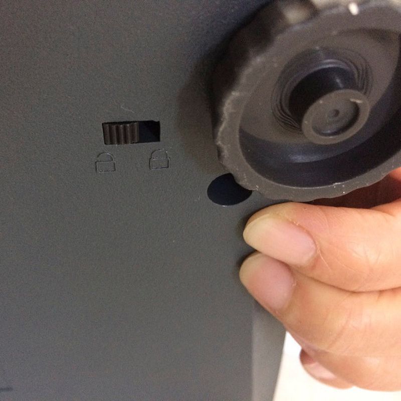 LOCK AND ADJUSTABLE FOOT
