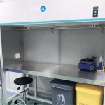 Horizontal laminar flow cabinet operating table