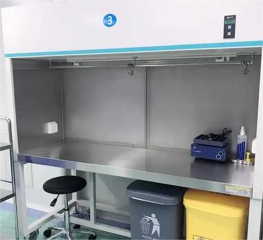 Horizontal laminar flow cabinet operating table