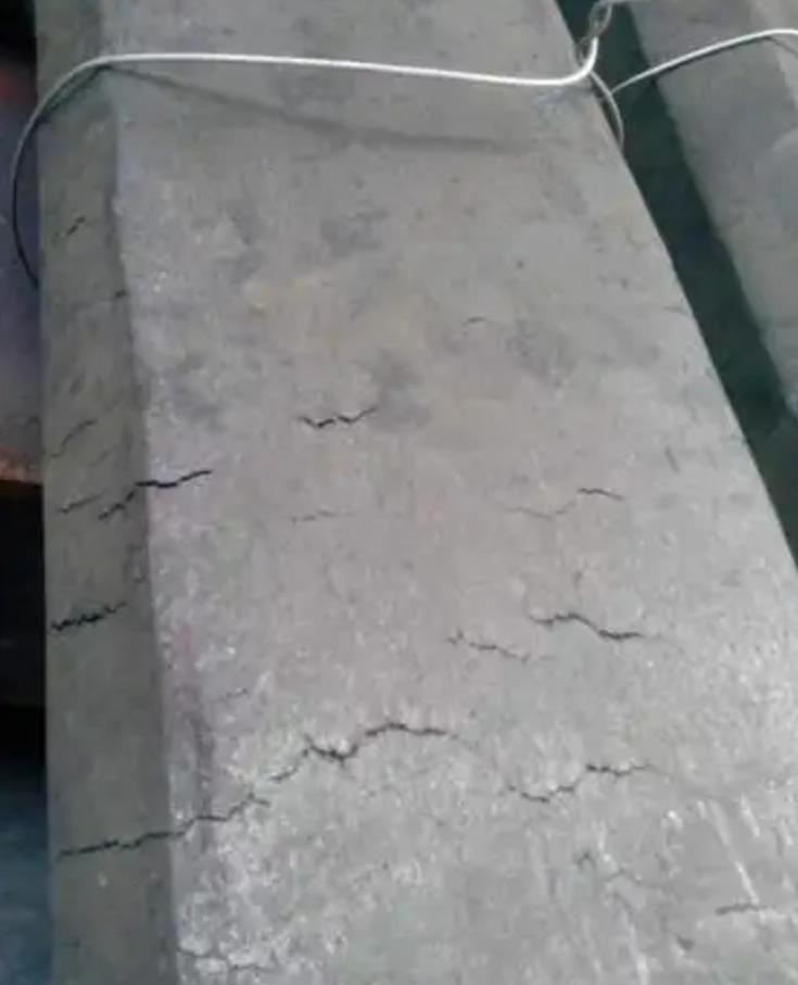 Steel plate crack