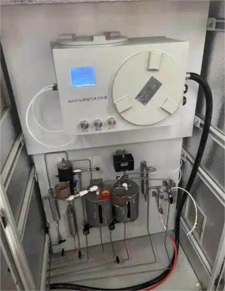 Online gas analyzer