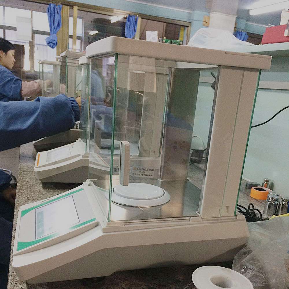 Touch Screen Analytical Balance 0.1mg